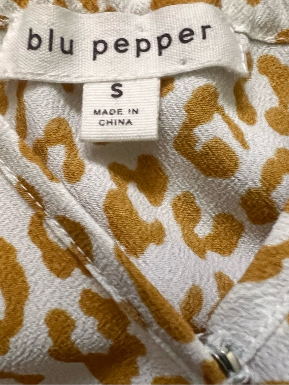 Blu Pepper White and Gold Animal Print Wrap Cami Like New! S - Picture 6 of 7